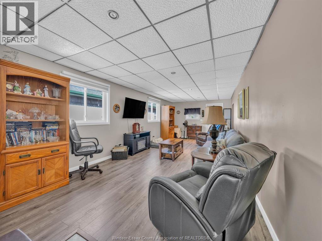 8 Maple, Mcgregor, ON - Indoor