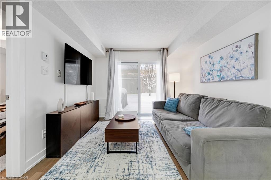 185 Windale Crescent Unit# 1C, Kitchener, ON - Indoor Photo Showing Living Room
