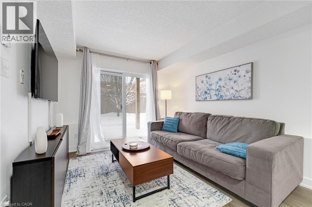 185 Windale Crescent Unit# 1C, Kitchener, ON - Indoor Photo Showing Living Room