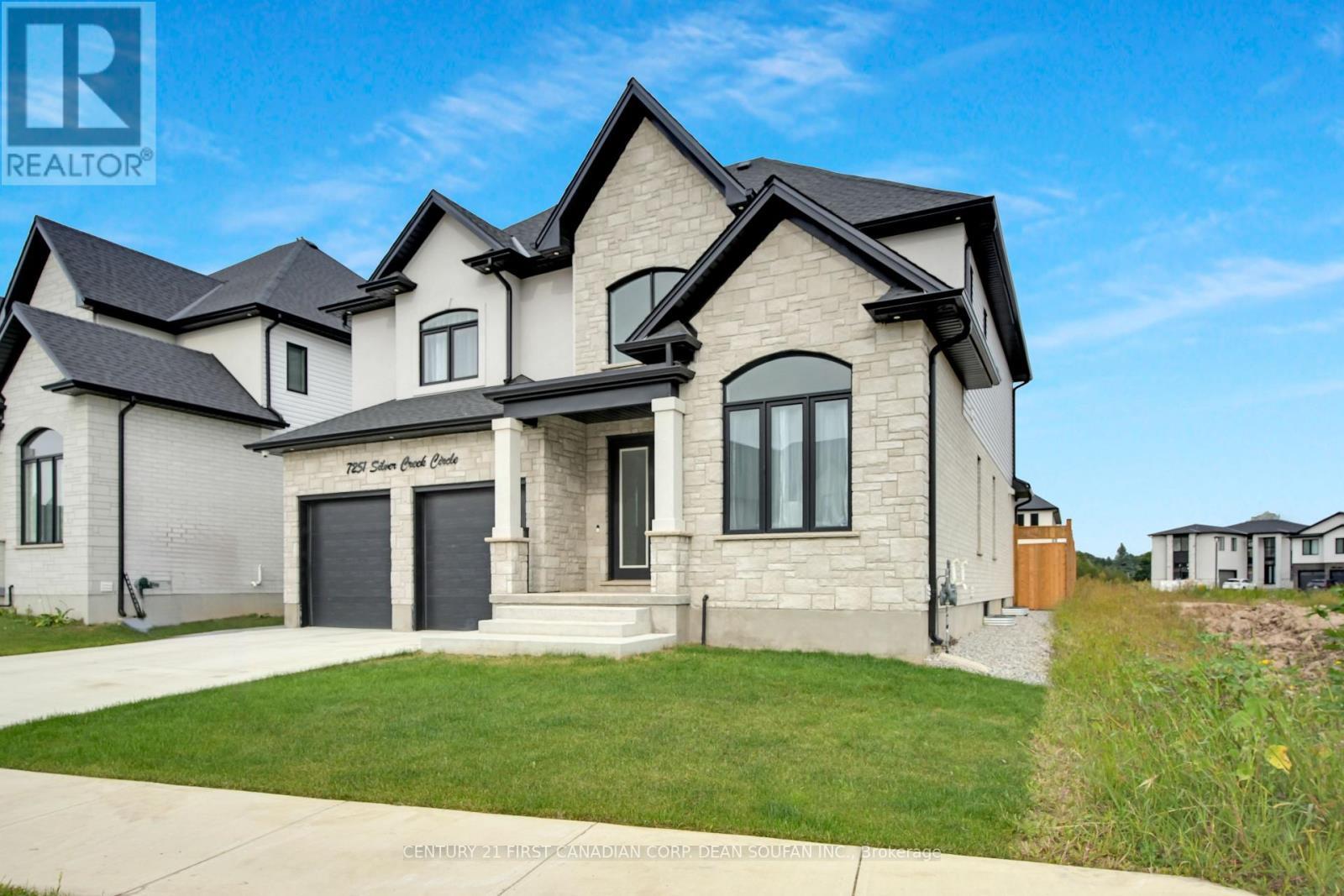 7251 Silver Creek Circle, London South (South V), ON - Outdoor With Facade