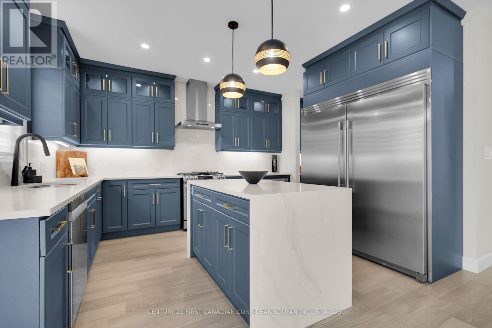 7251 Silver Creek Circle, London South (South V), ON - Indoor Photo Showing Kitchen With Upgraded Kitchen