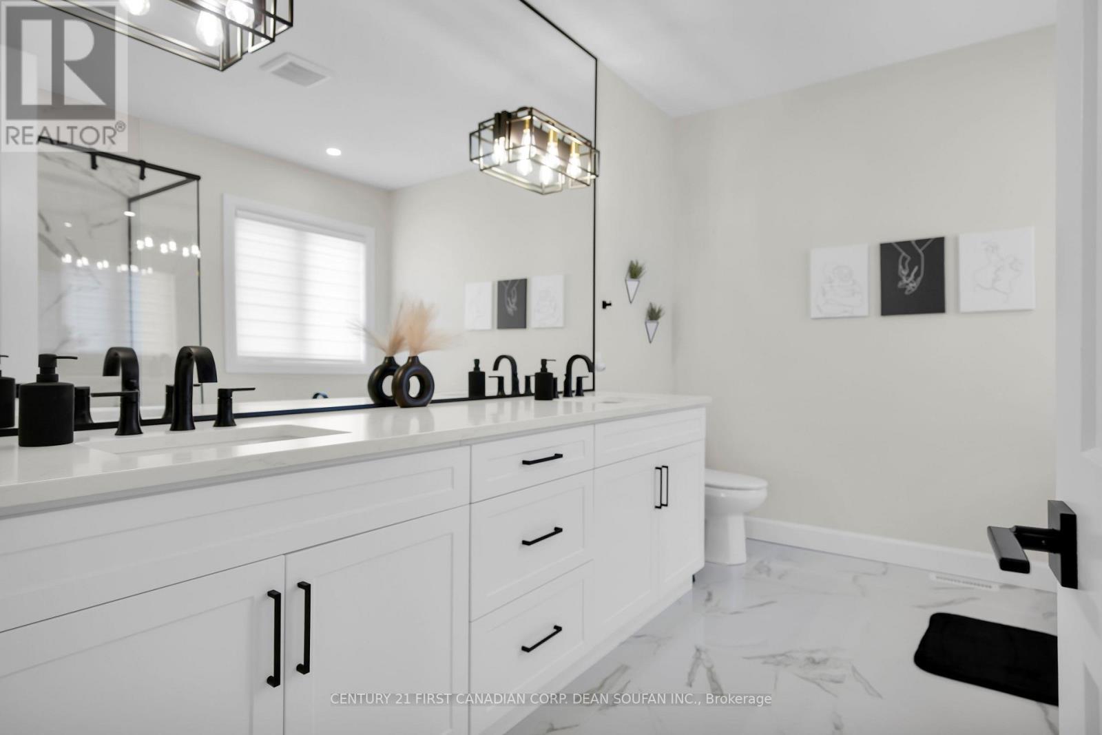 7251 Silver Creek Circle, London South (South V), ON - Indoor Photo Showing Bathroom