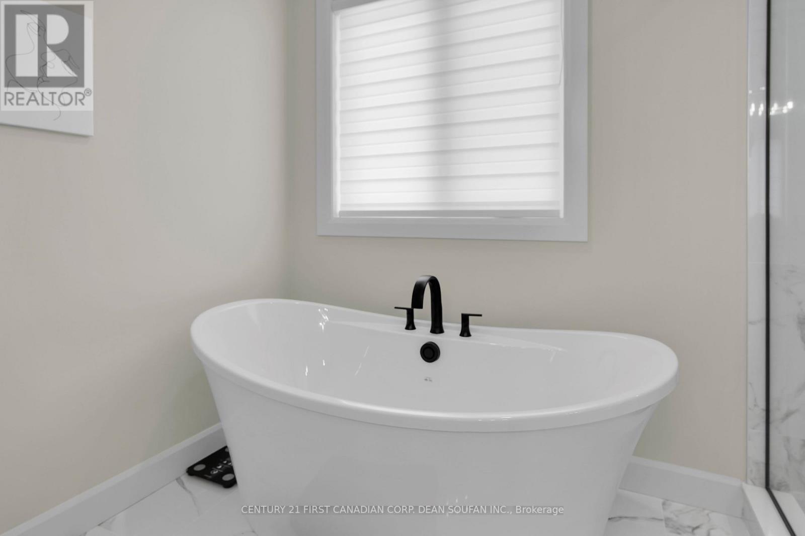 7251 Silver Creek Circle, London South (South V), ON - Indoor Photo Showing Bathroom
