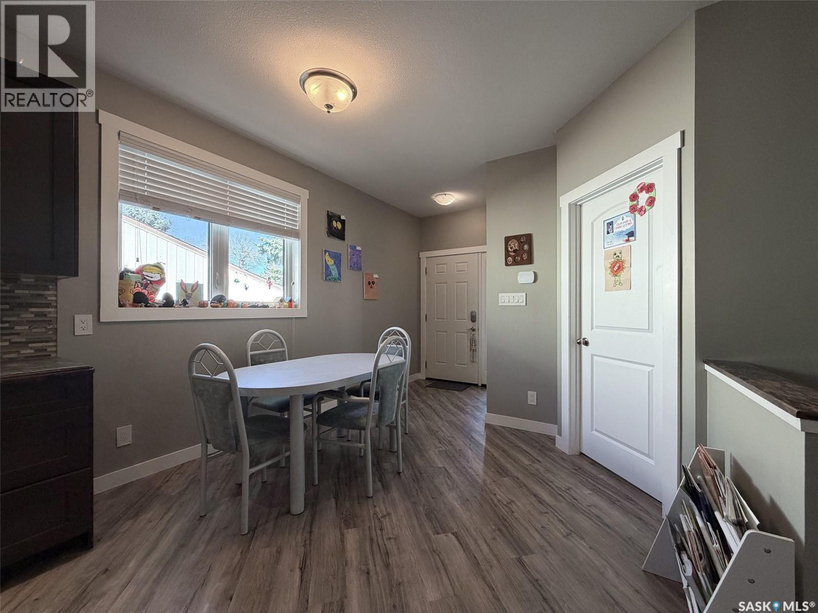 266 - 270 14Th Avenue Ne, Swift Current, SK - Indoor Photo Showing Dining Room