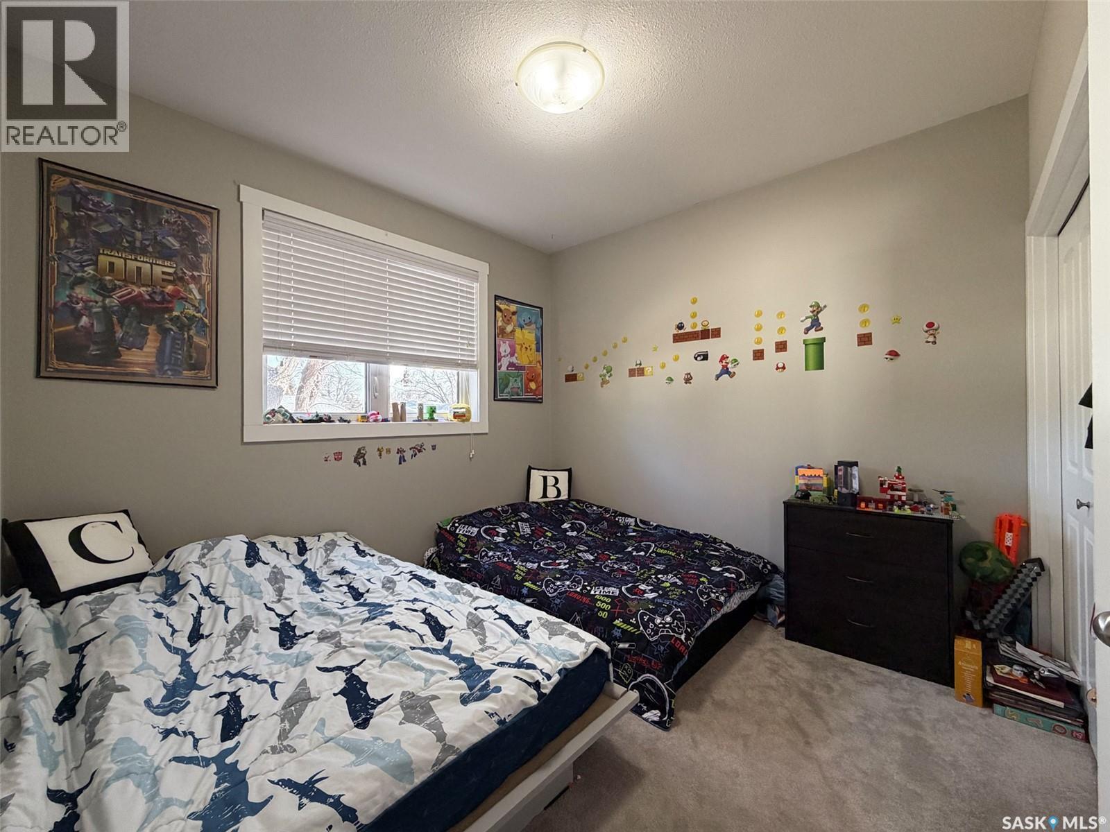 266 - 270 14Th Avenue Ne, Swift Current, SK - Indoor Photo Showing Bedroom