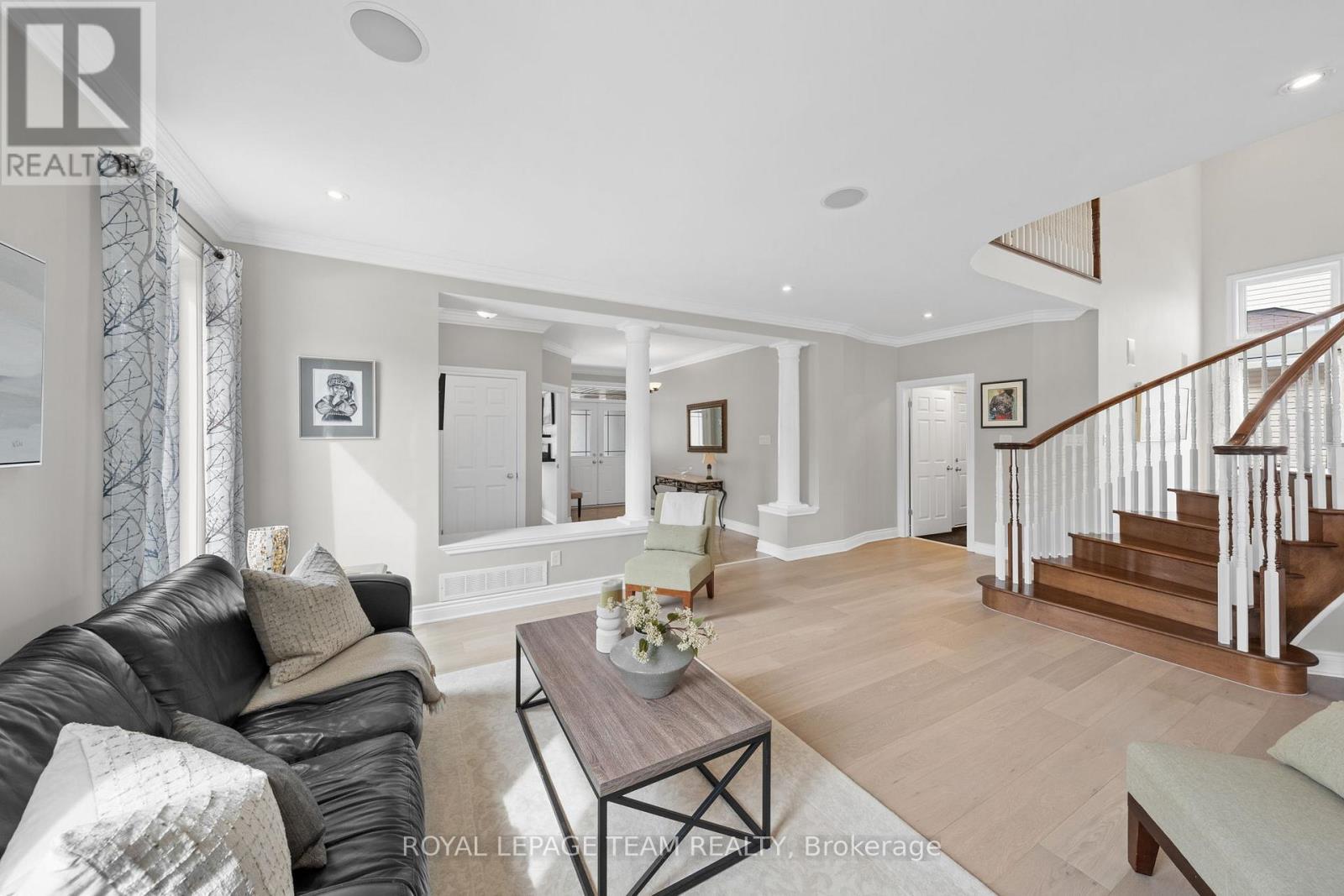 144 Whernside Terrace, Ottawa, ON - Indoor Photo Showing Living Room