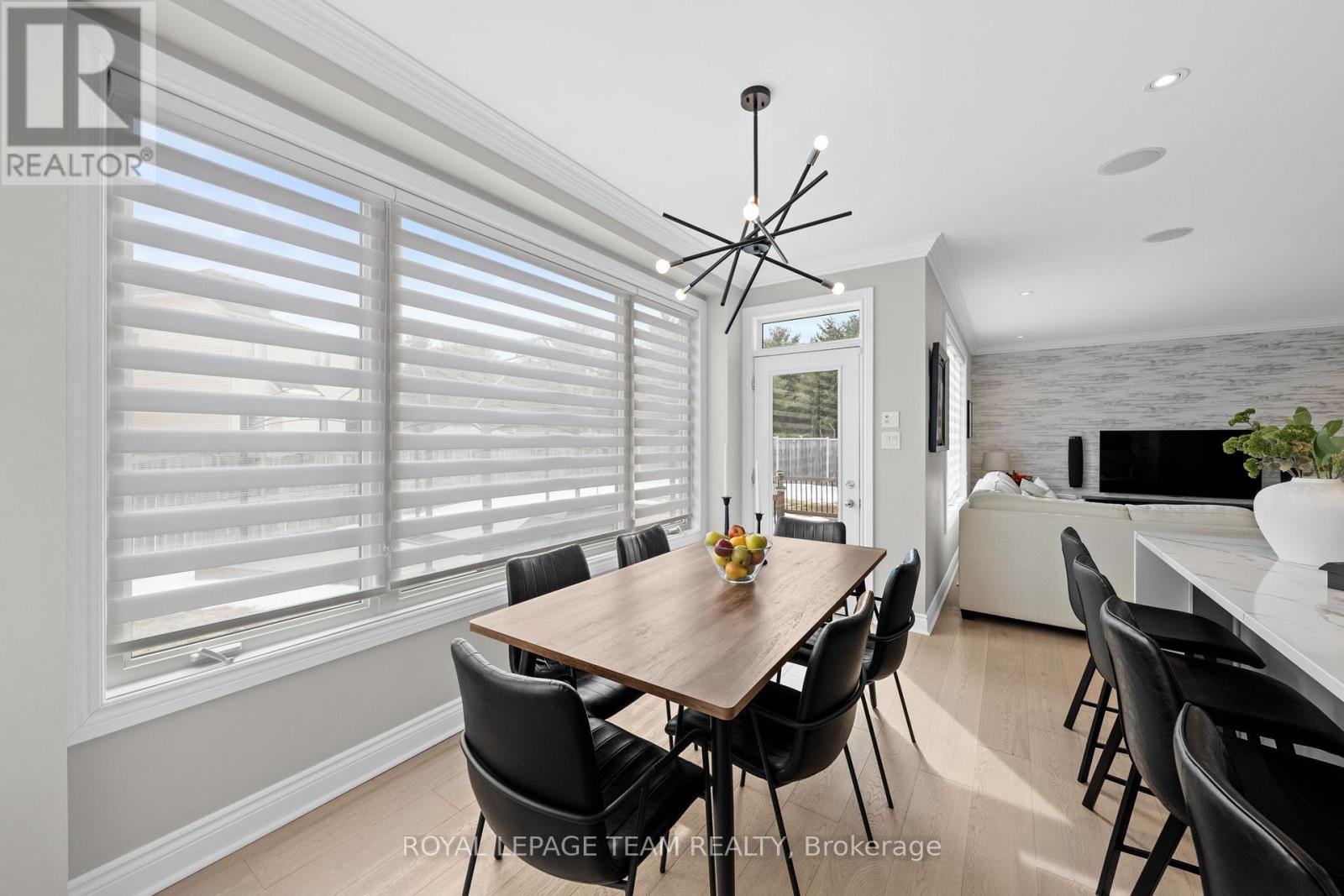 144 Whernside Terrace, Ottawa, ON - Indoor Photo Showing Dining Room