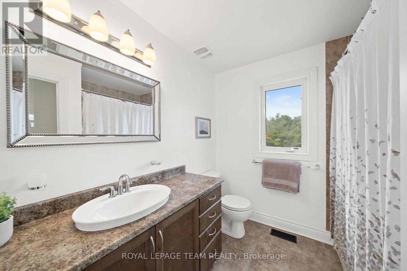 144 Whernside Terrace, Ottawa, ON - Indoor Photo Showing Bathroom