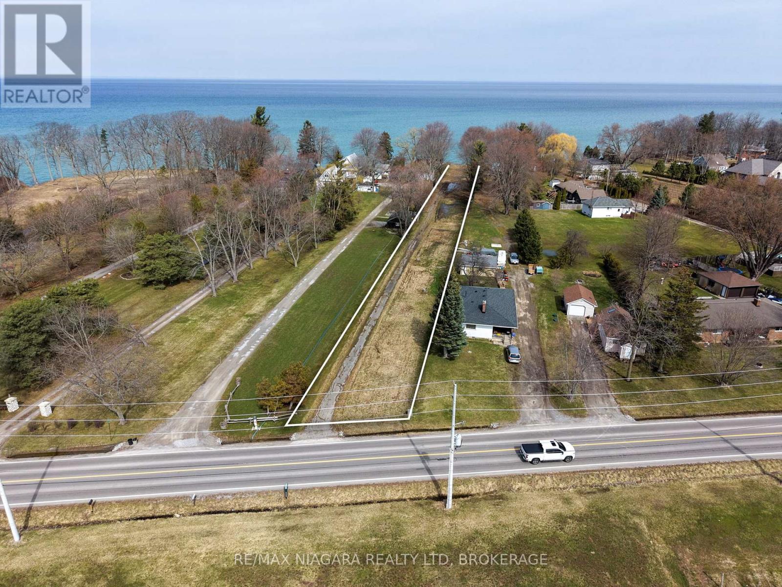 1204 Lakeshore Road W, St. Catharines (Rural Port), ON