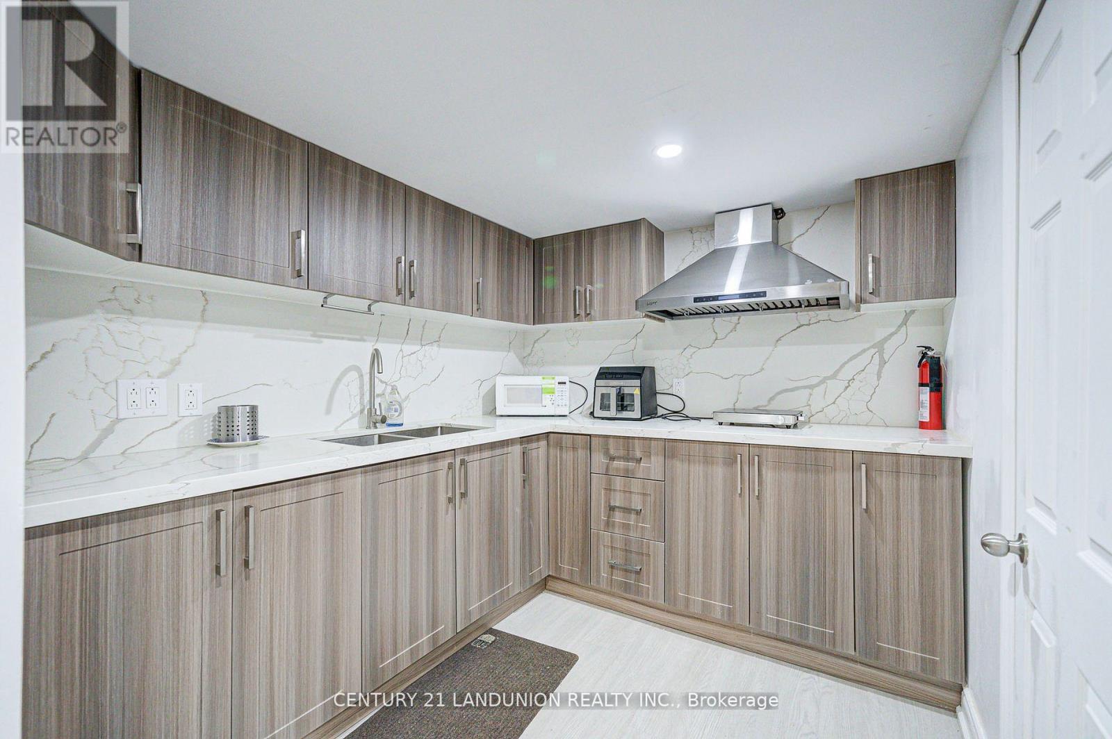 183 Willowbrook Road, Markham, ON - Indoor Photo Showing Kitchen With Double Sink