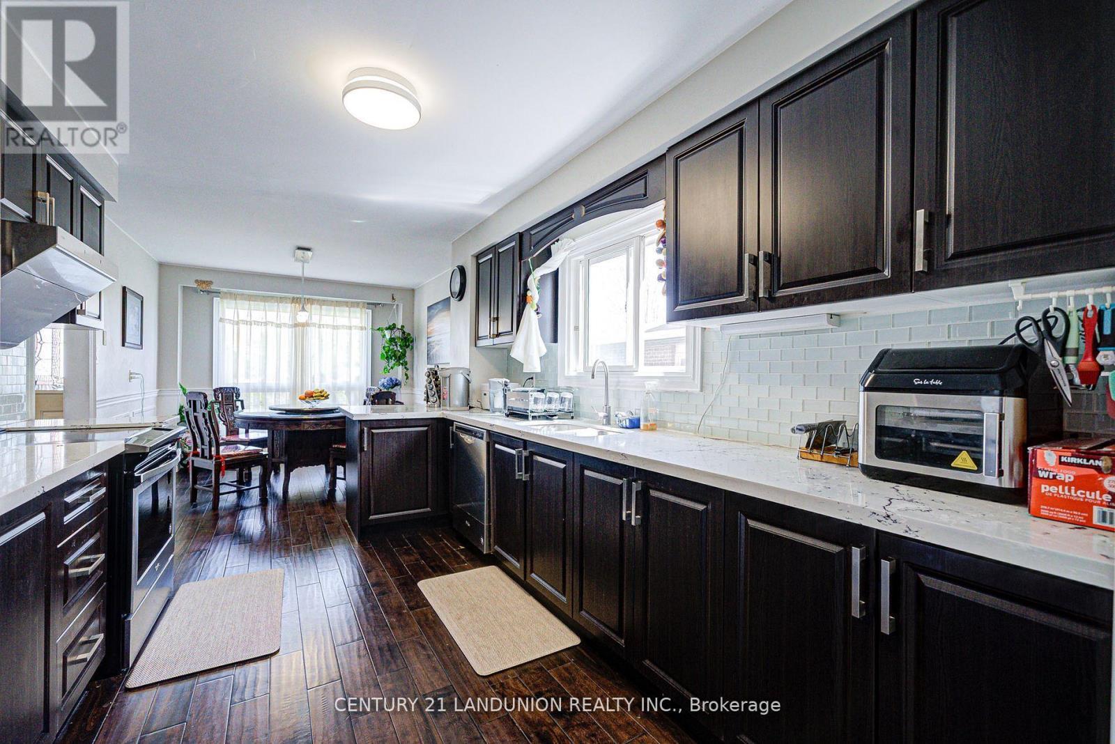 183 Willowbrook Road, Markham, ON - Indoor Photo Showing Kitchen With Upgraded Kitchen