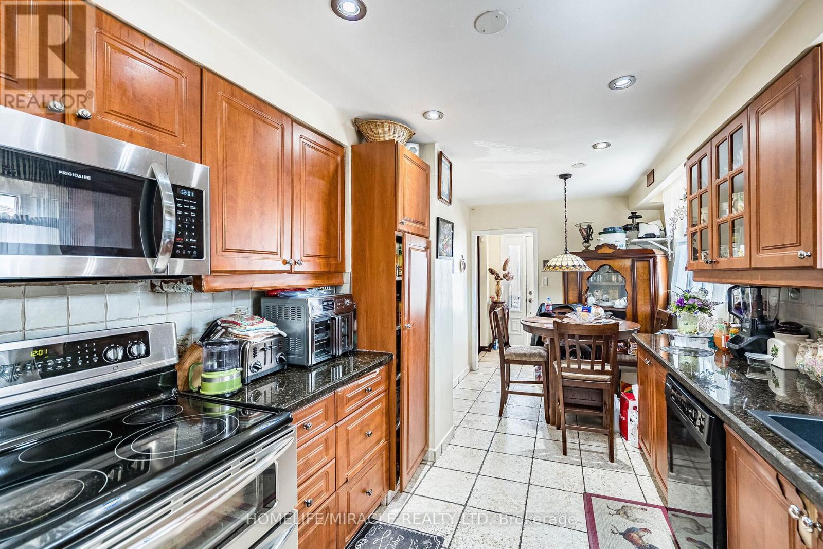 7150 Harwick Drive, Mississauga, ON - Indoor Photo Showing Kitchen