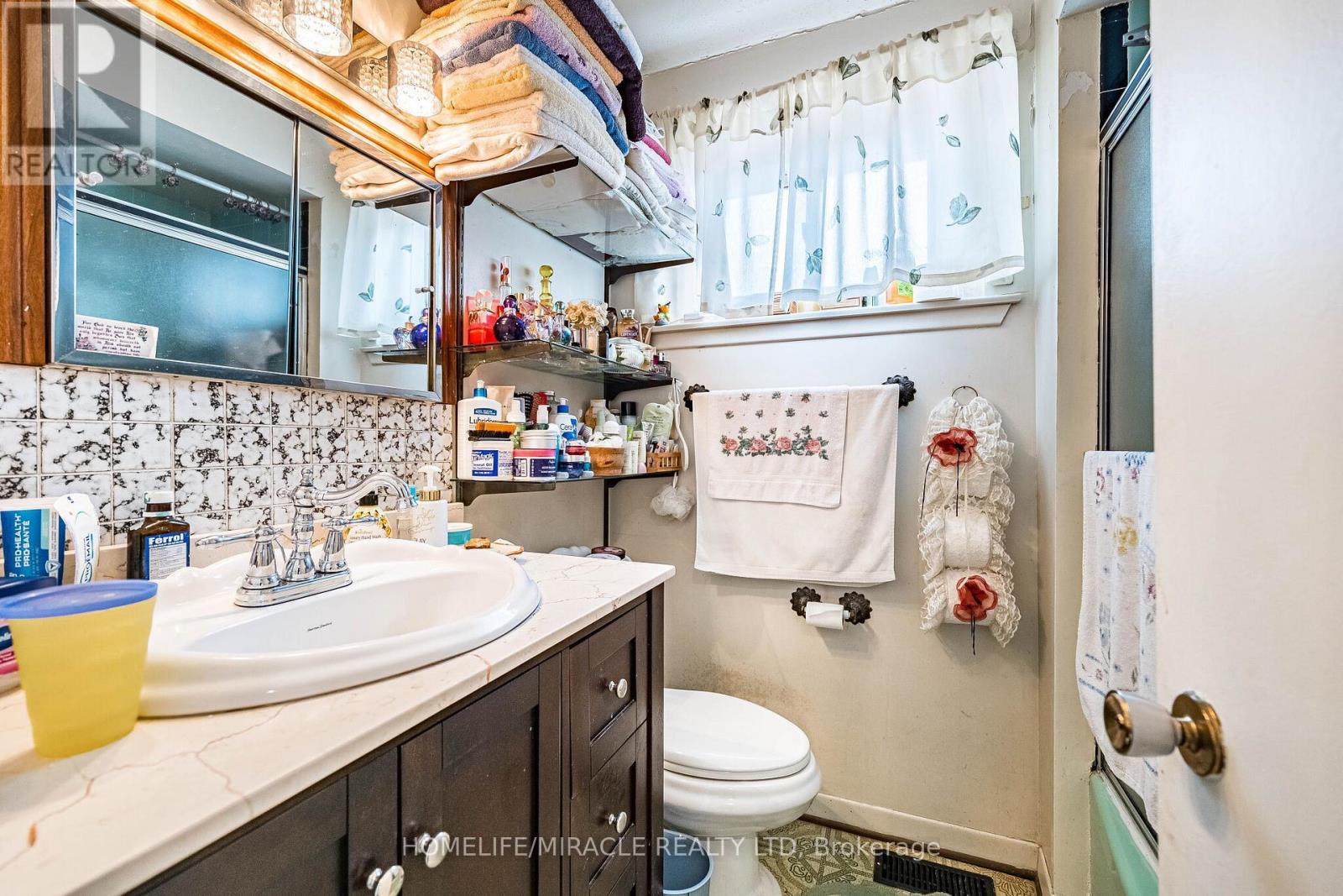 7150 Harwick Drive, Mississauga, ON - Indoor Photo Showing Bathroom