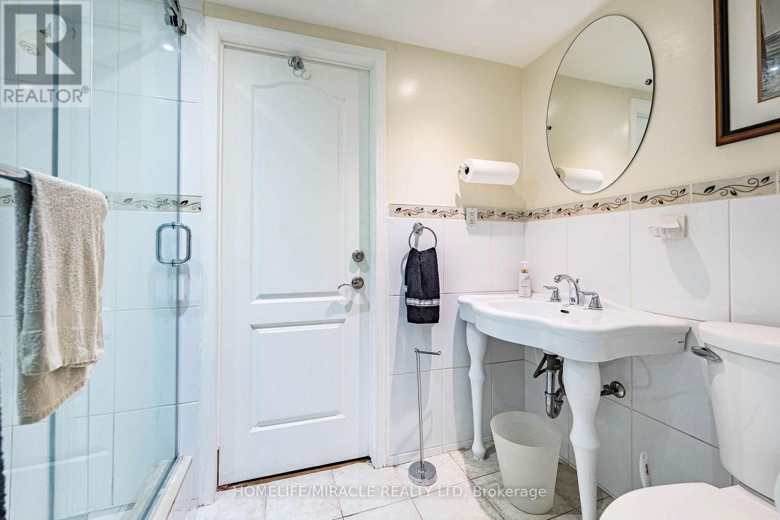 7150 Harwick Drive, Mississauga, ON - Indoor Photo Showing Bathroom