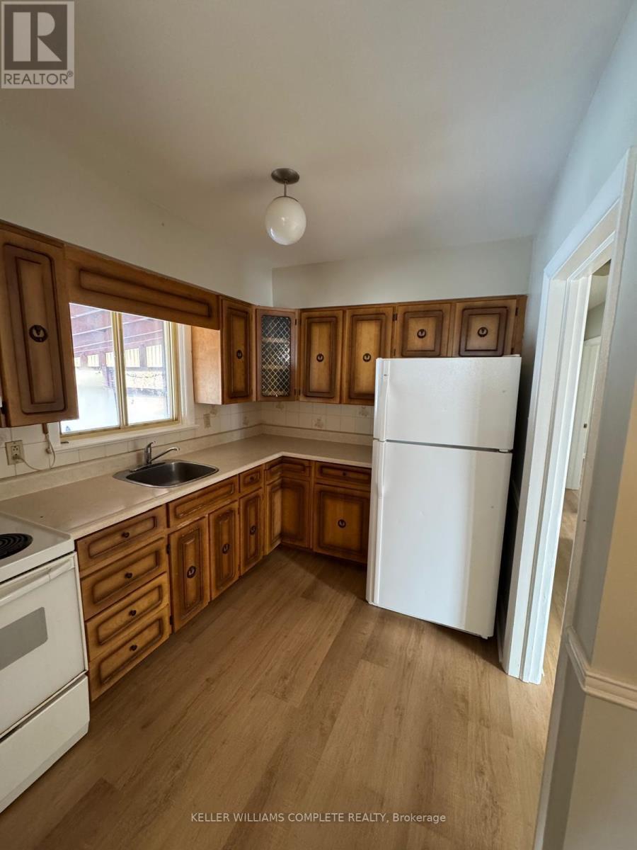 1219 Argreen Road, Mississauga, ON - Indoor Photo Showing Kitchen
