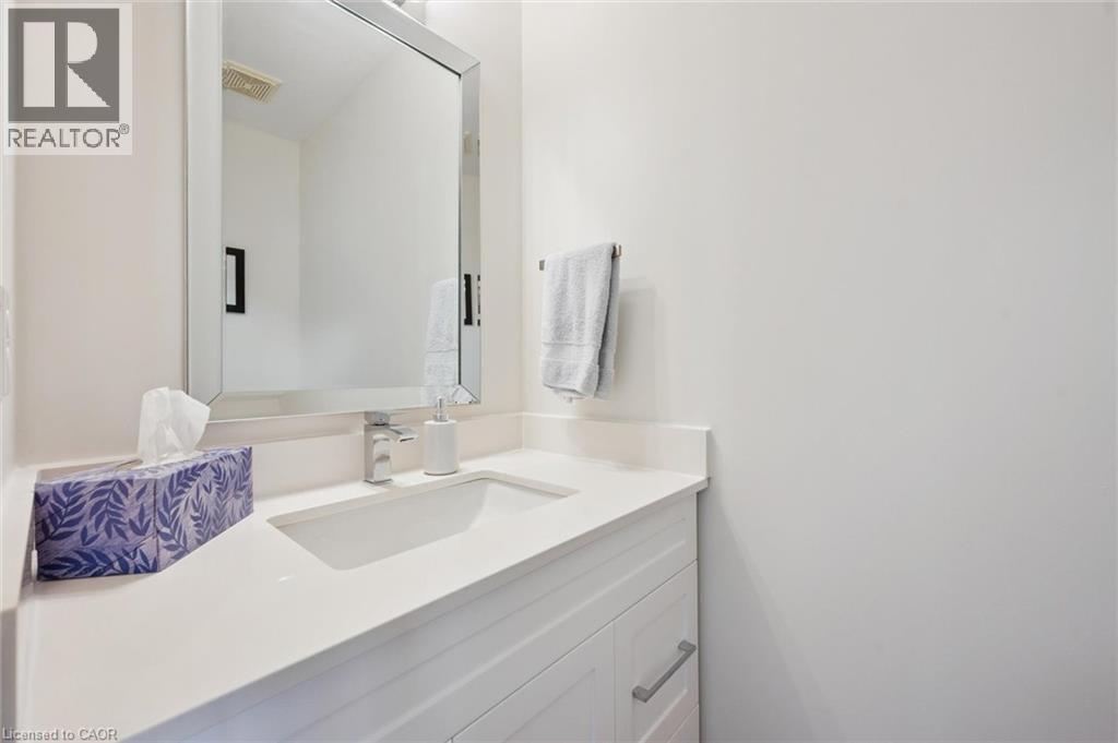 151 Clairfields Drive Unit# 3, Guelph, ON - Indoor Photo Showing Bathroom
