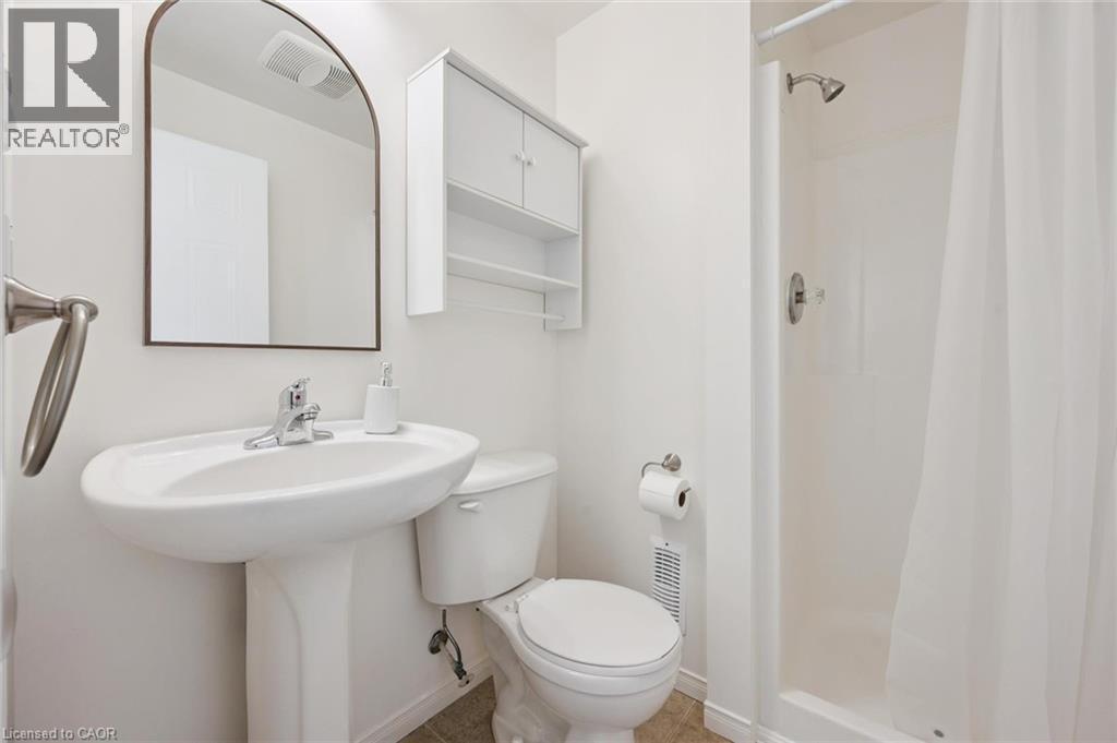 151 Clairfields Drive Unit# 3, Guelph, ON - Indoor Photo Showing Bathroom