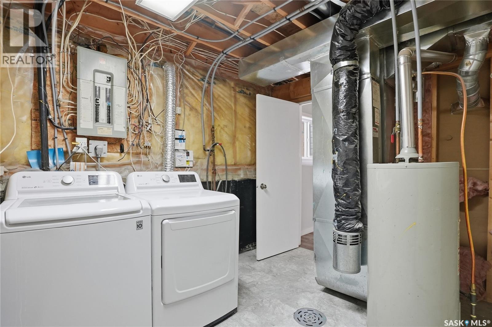 330 Carter Crescent, Saskatoon, SK - Indoor Photo Showing Laundry Room