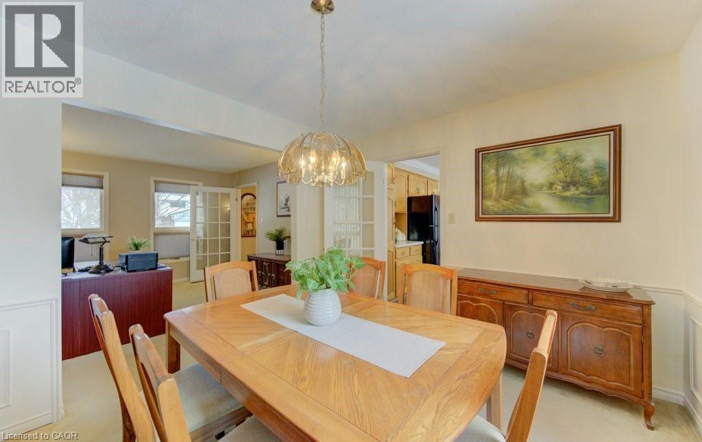 594 Hunters Place, Waterloo, ON - Indoor Photo Showing Dining Room