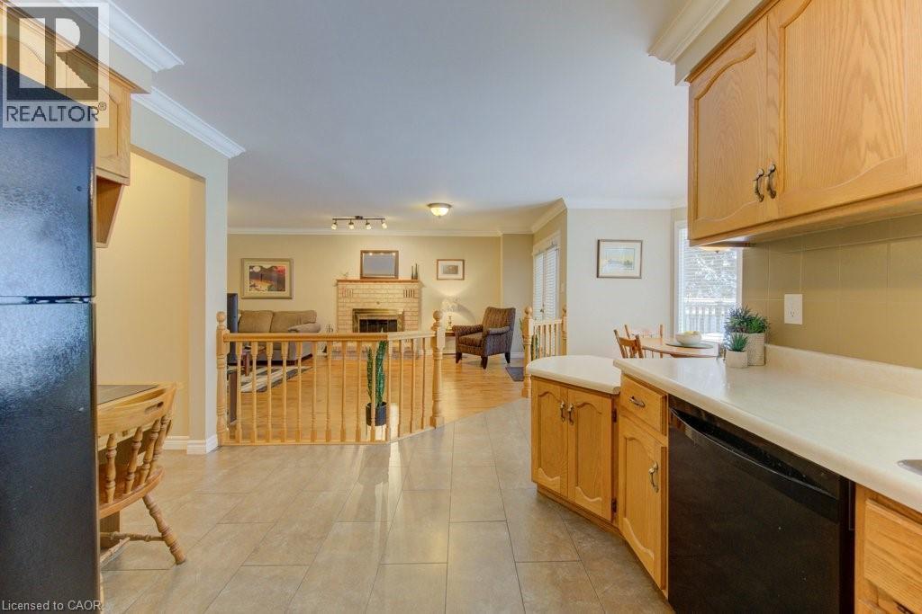 Tile flooring - 594 Hunters Place, Waterloo, ON - Indoor Photo Showing Kitchen