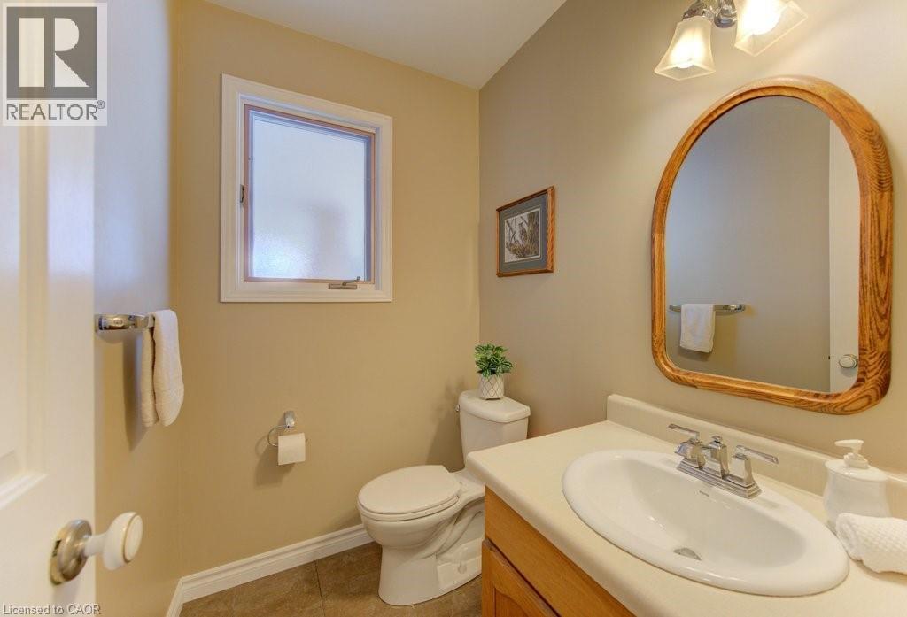 Main floor 2 pc bathroom - 594 Hunters Place, Waterloo, ON - Indoor Photo Showing Bathroom