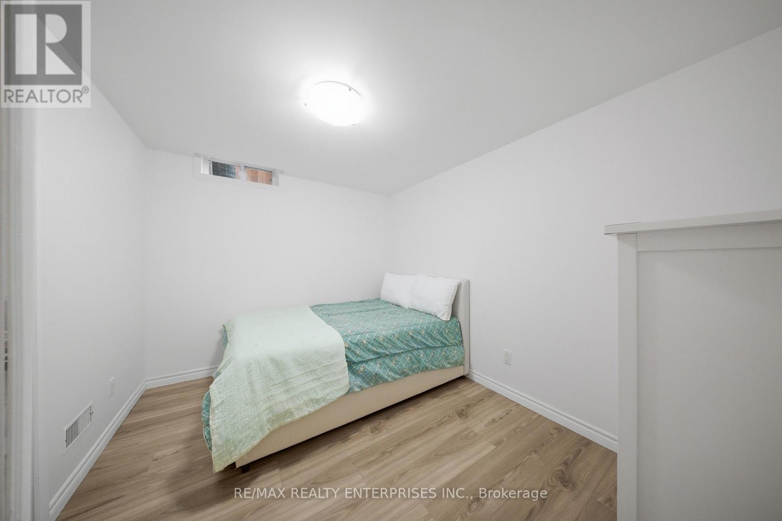 23 Cowan Boulevard, Cambridge, ON - Indoor Photo Showing Bedroom