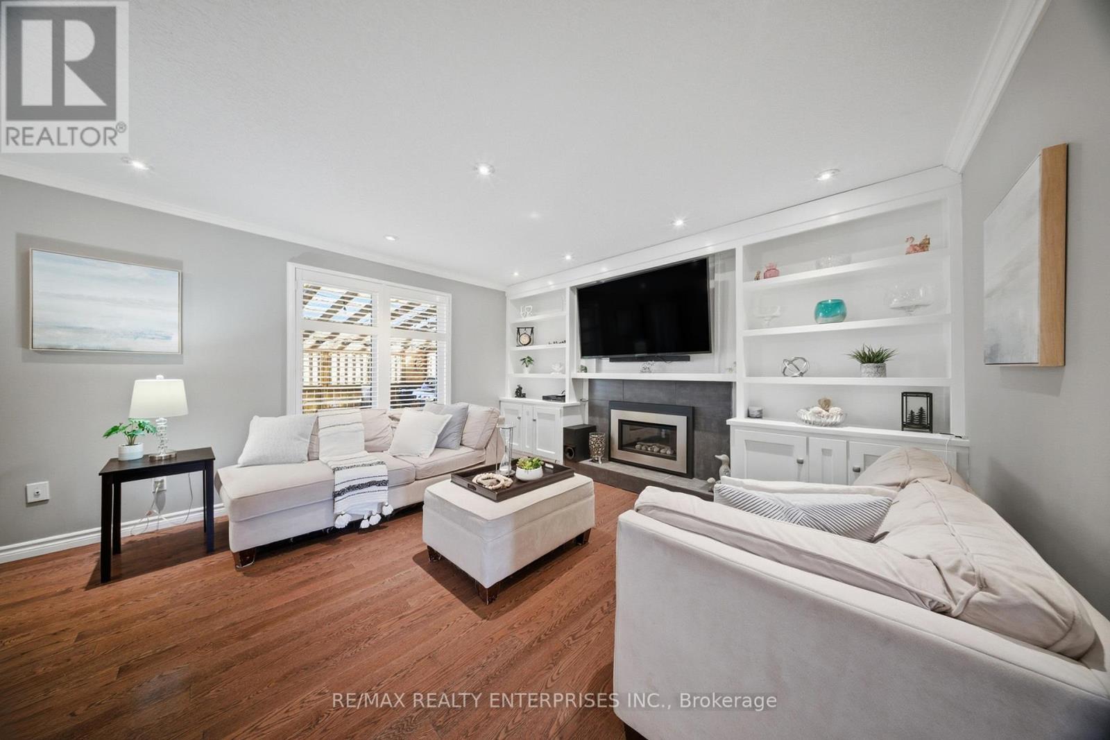 23 Cowan Boulevard, Cambridge, ON - Indoor Photo Showing Living Room With Fireplace