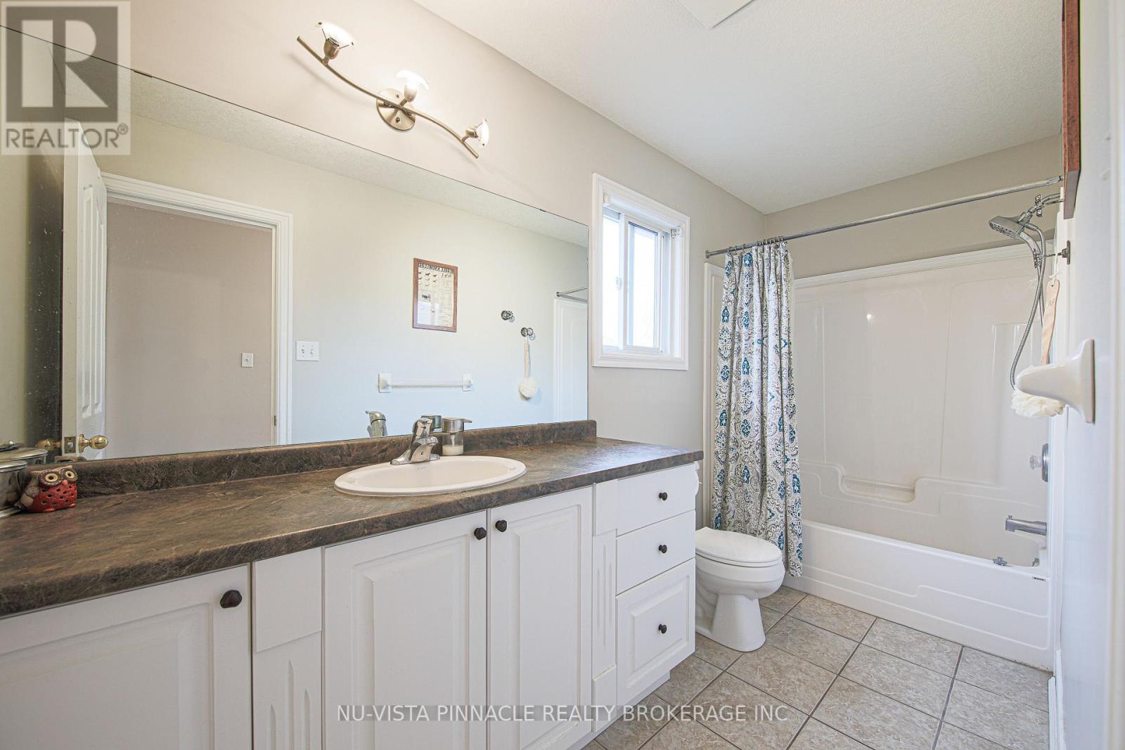 1908 Coronation Drive, London North (North E), ON - Indoor Photo Showing Bathroom