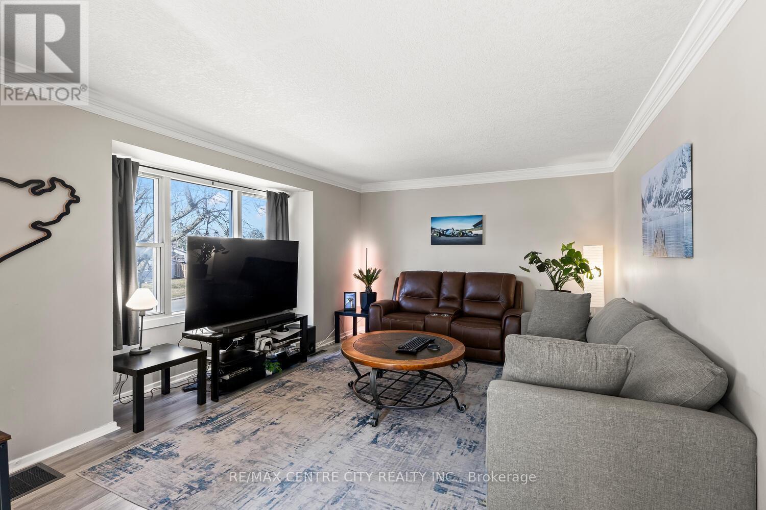 292 Paardeberg Crescent, London East (East C), ON - Indoor Photo Showing Living Room
