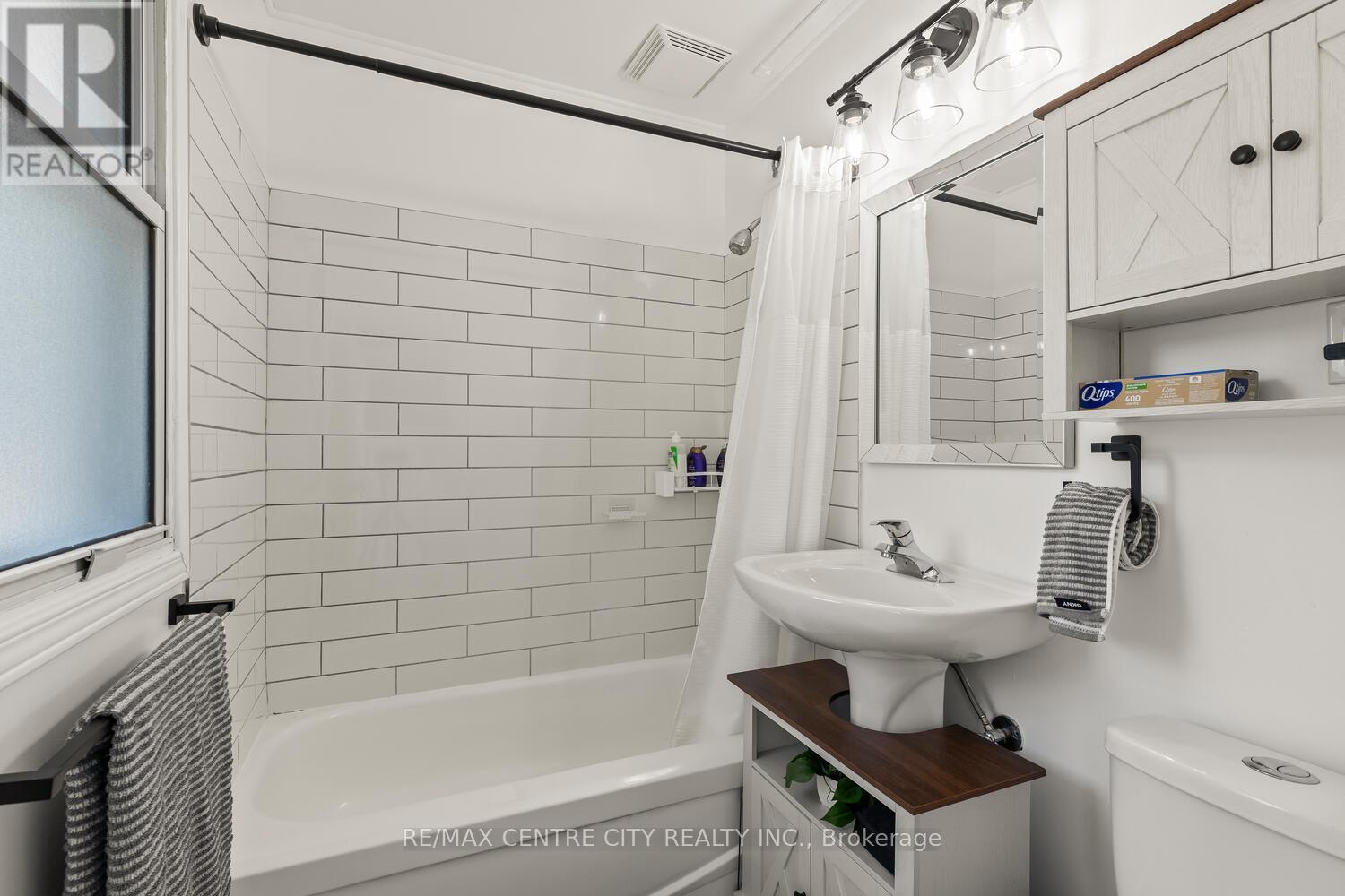 292 Paardeberg Crescent, London East (East C), ON - Indoor Photo Showing Bathroom