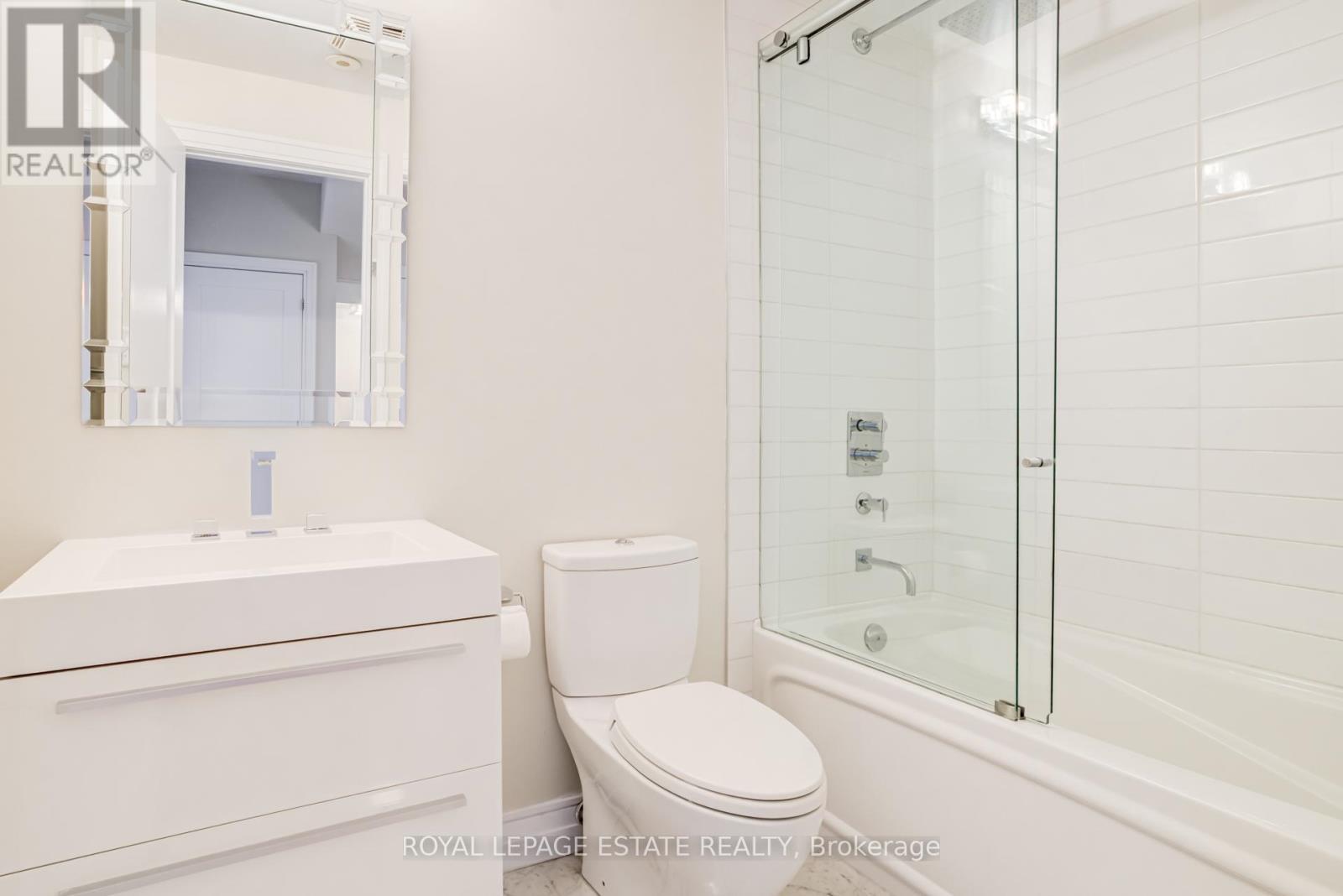 Main Bathroom 2nd floor - 66 Compass Way, Mississauga, ON - Indoor Photo Showing Bathroom