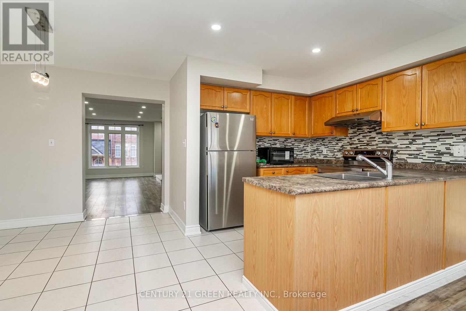 449 Aspendale Crescent, Mississauga, ON - Indoor Photo Showing Kitchen With Double Sink