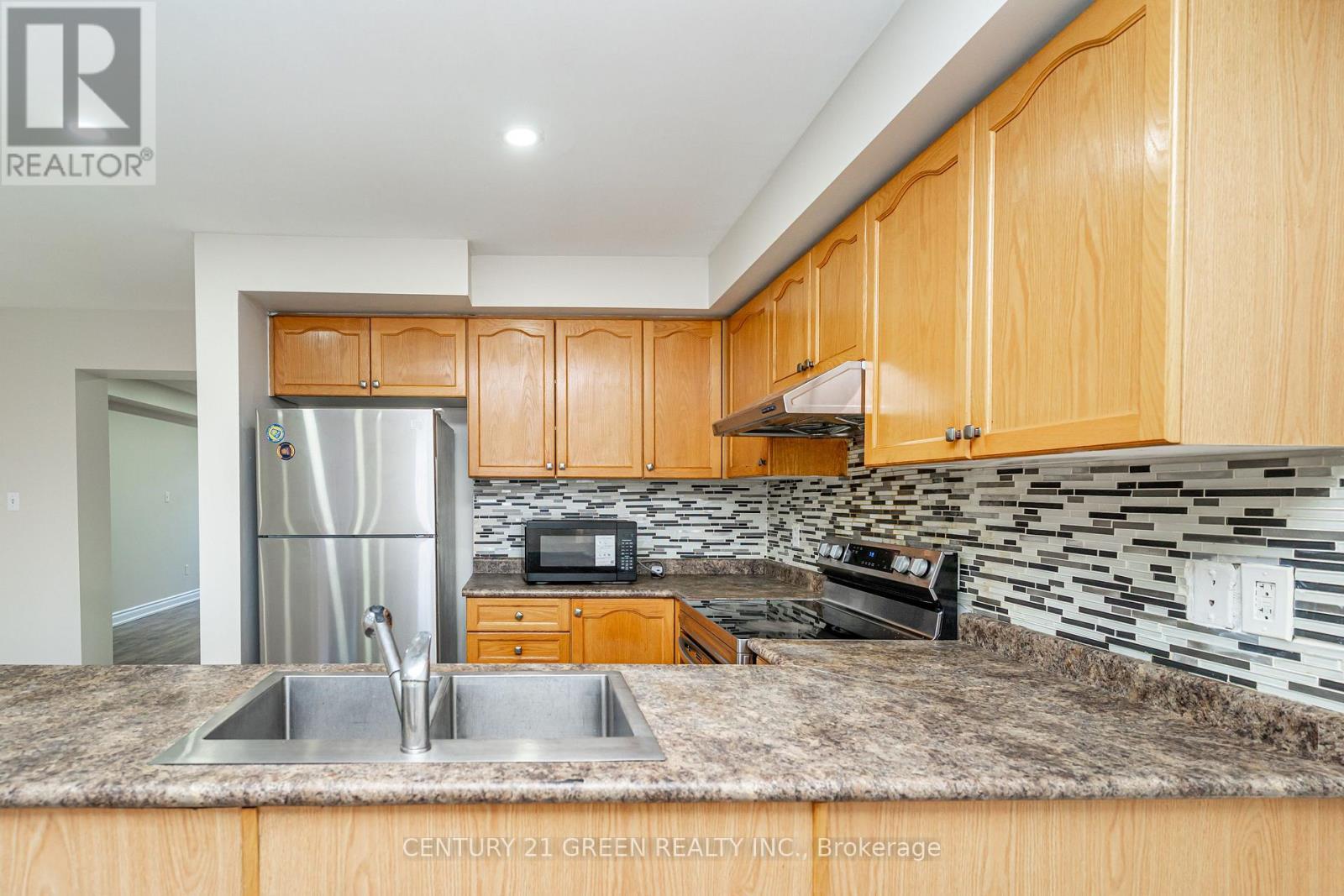 449 Aspendale Crescent, Mississauga, ON - Indoor Photo Showing Kitchen With Stainless Steel Kitchen With Double Sink With Upgraded Kitchen