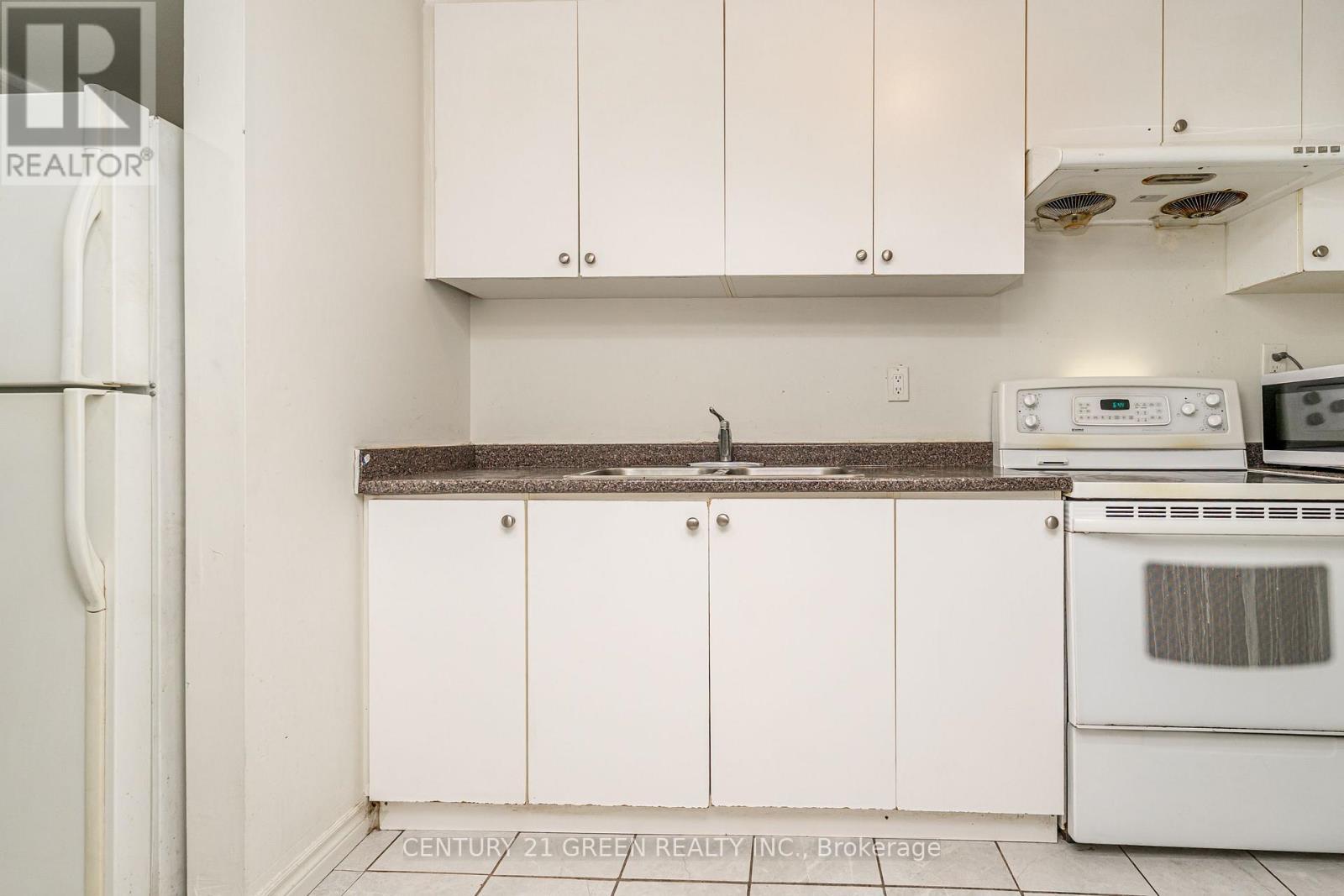 449 Aspendale Crescent, Mississauga, ON - Indoor Photo Showing Kitchen With Double Sink