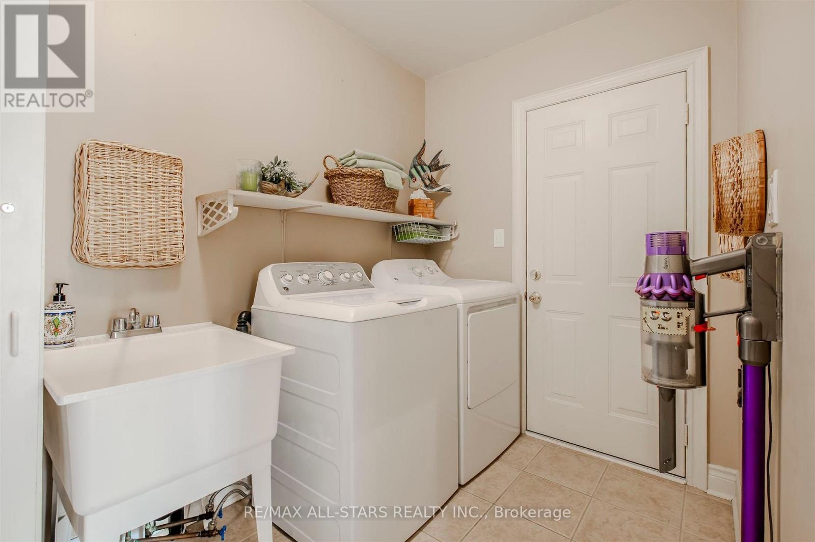 125 Second Avenue, Uxbridge, ON - Indoor Photo Showing Laundry Room