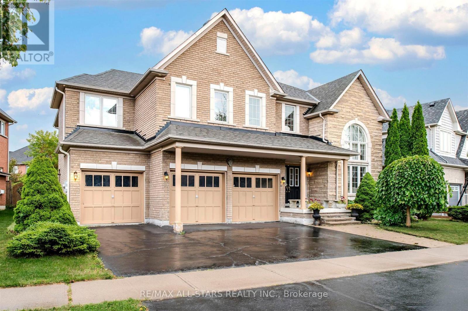 125 Second Avenue, Uxbridge, ON - Outdoor With Facade
