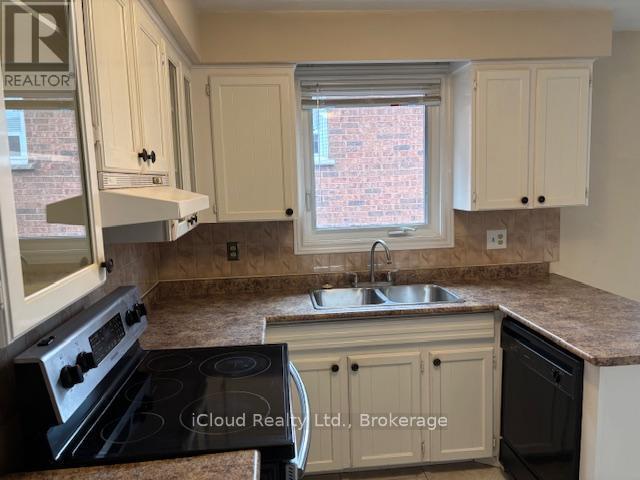 4174 Woodington Drive, Mississauga, ON - Indoor Photo Showing Kitchen With Double Sink