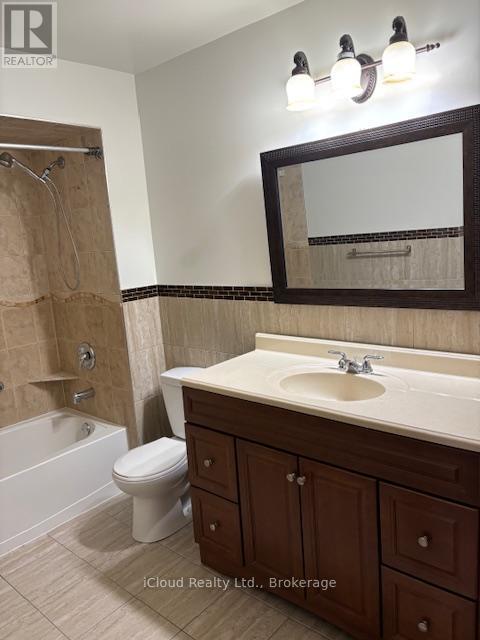 Main Bathroom - 4174 Woodington Drive, Mississauga, ON - Indoor Photo Showing Bathroom