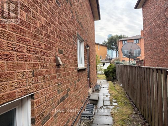 4174 Woodington Drive, Mississauga, ON - Outdoor