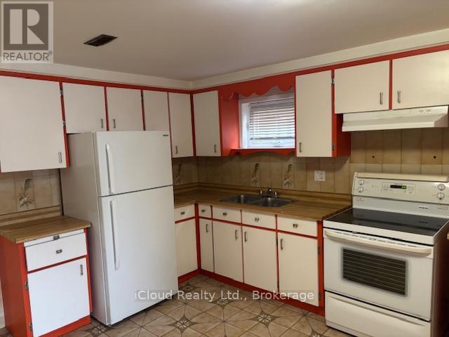 4174 Woodington Drive, Mississauga, ON - Indoor Photo Showing Kitchen With Double Sink