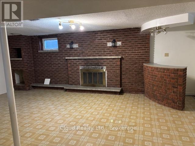 R/I Wet Bar - 4174 Woodington Drive, Mississauga, ON - Indoor With Fireplace