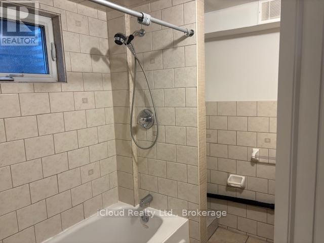 4174 Woodington Drive, Mississauga, ON - Indoor Photo Showing Bathroom