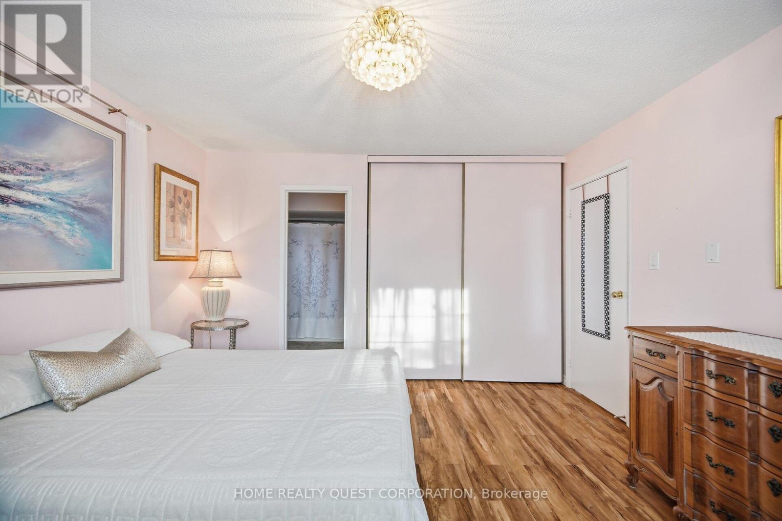 Large Primary with Semi Ensuite - 6330 Lorca Crescent, Mississauga, ON - Indoor Photo Showing Bedroom