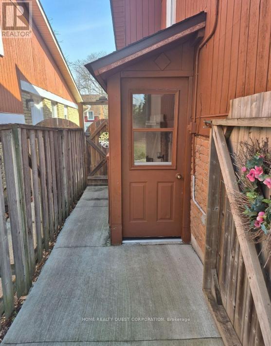 Separate Entrance to Basement - 6330 Lorca Crescent, Mississauga, ON - Outdoor With Exterior