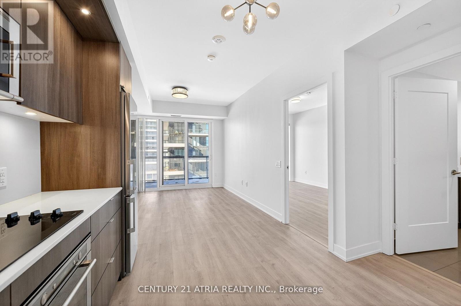 802 - 30 Inn On The Park Drive, Toronto, ON - Indoor