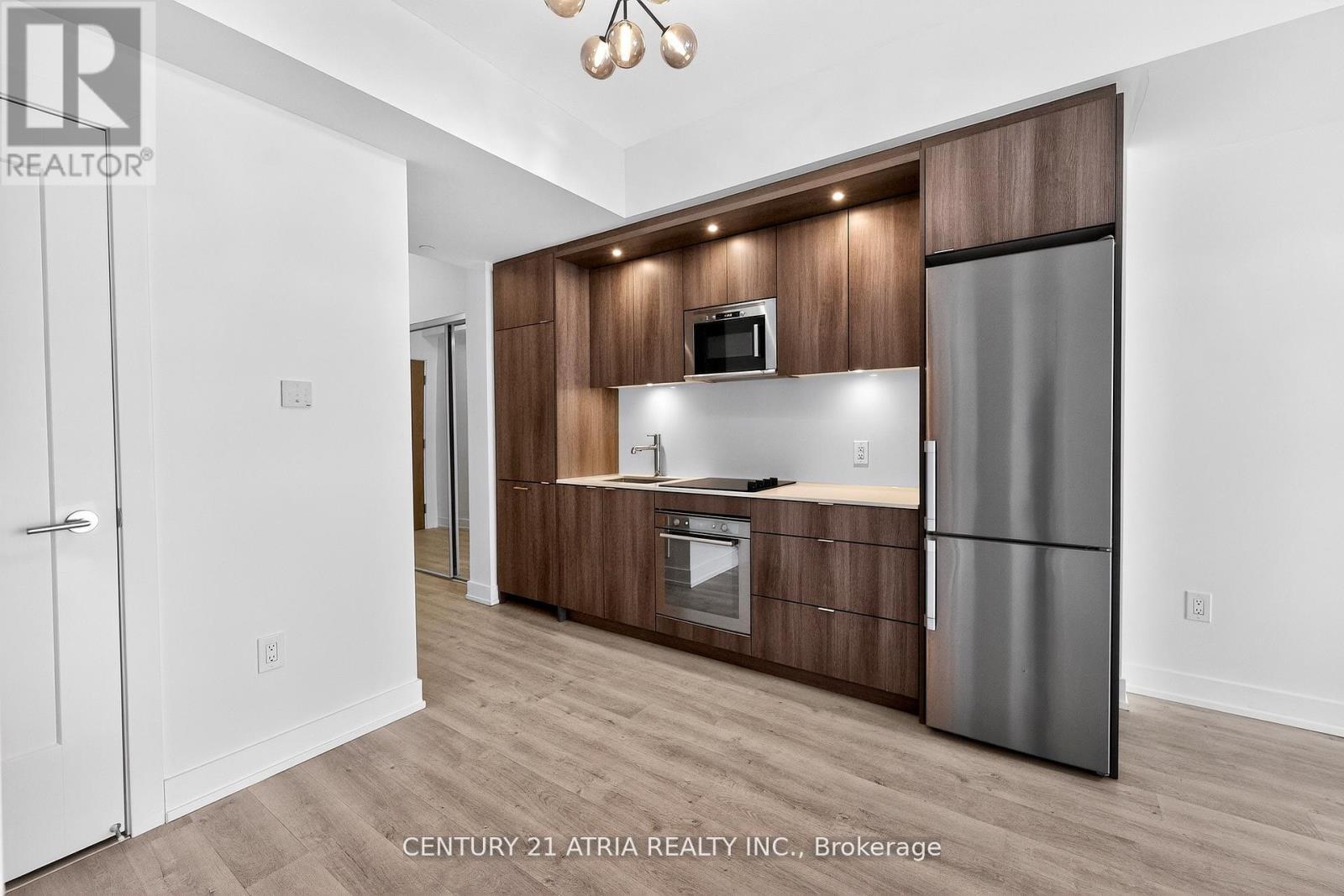 802 - 30 Inn On The Park Drive, Toronto, ON - Indoor Photo Showing Kitchen