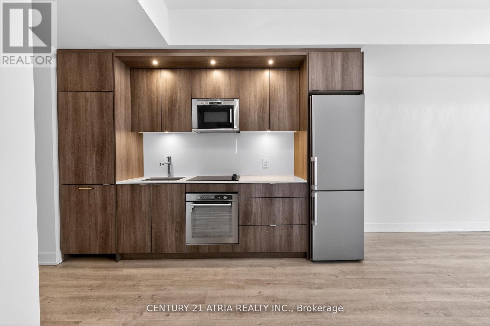 802 - 30 Inn On The Park Drive, Toronto, ON - Indoor Photo Showing Kitchen