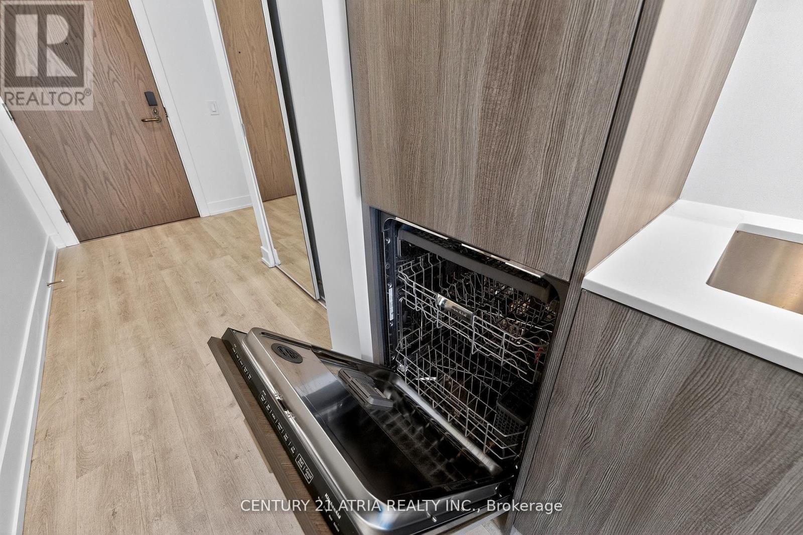 802 - 30 Inn On The Park Drive, Toronto, ON - Indoor