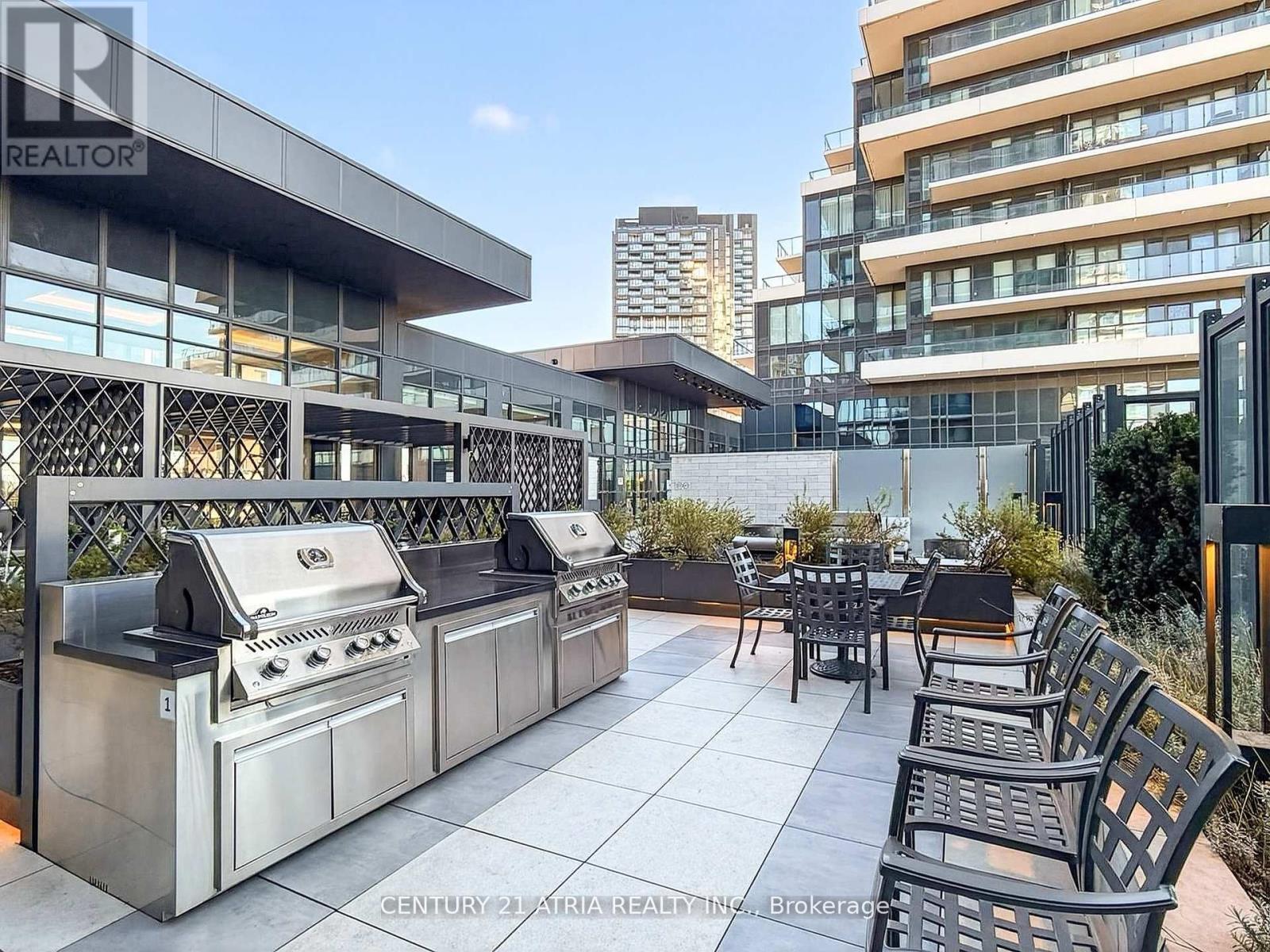 802 - 30 Inn On The Park Drive, Toronto, ON - Outdoor