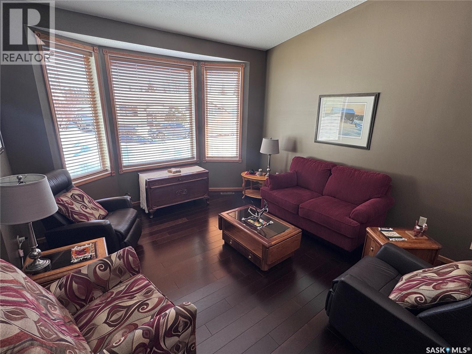 930 Sinotte Crescent, La Ronge, SK - Indoor Photo Showing Living Room